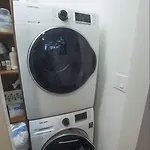 2 Bedroom Getaway Near Downtown